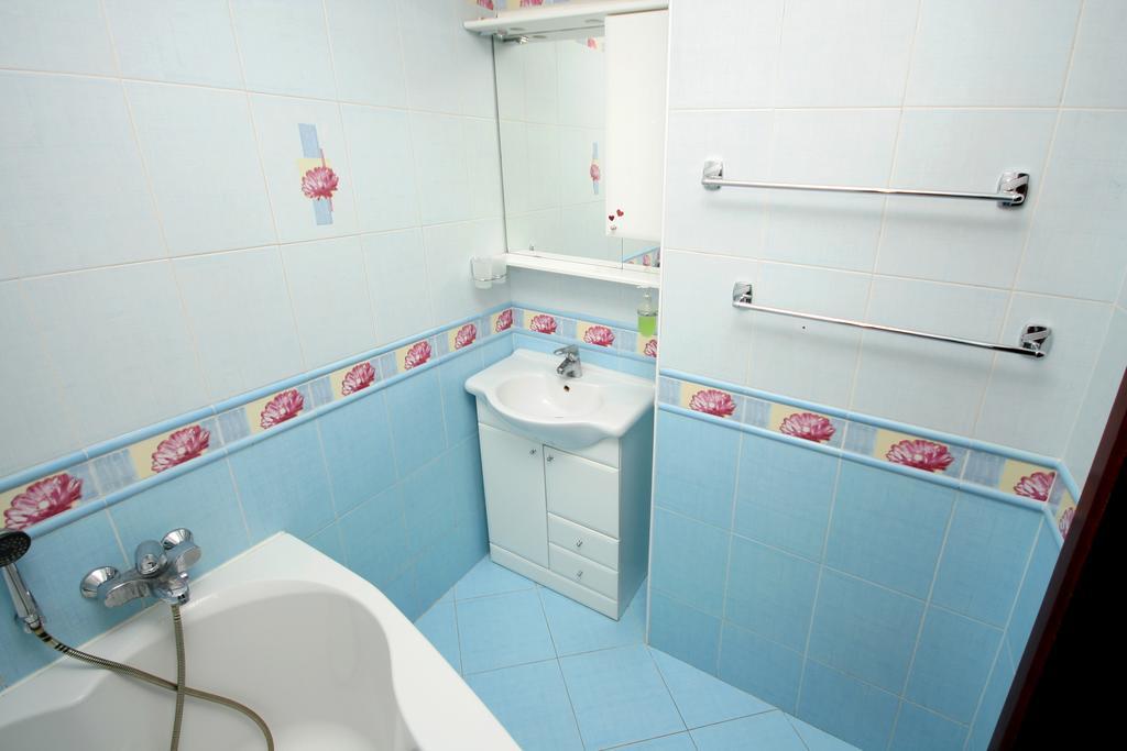 Inn Home Apartments - Livoberezhna Kiev Exterior photo