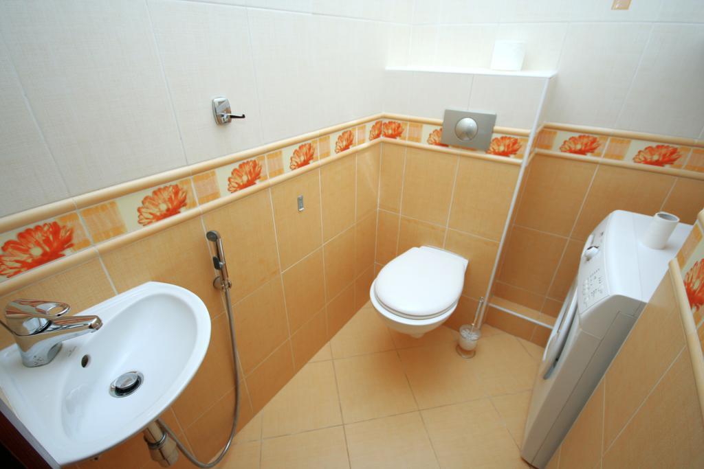 Inn Home Apartments - Livoberezhna Kiev Exterior photo