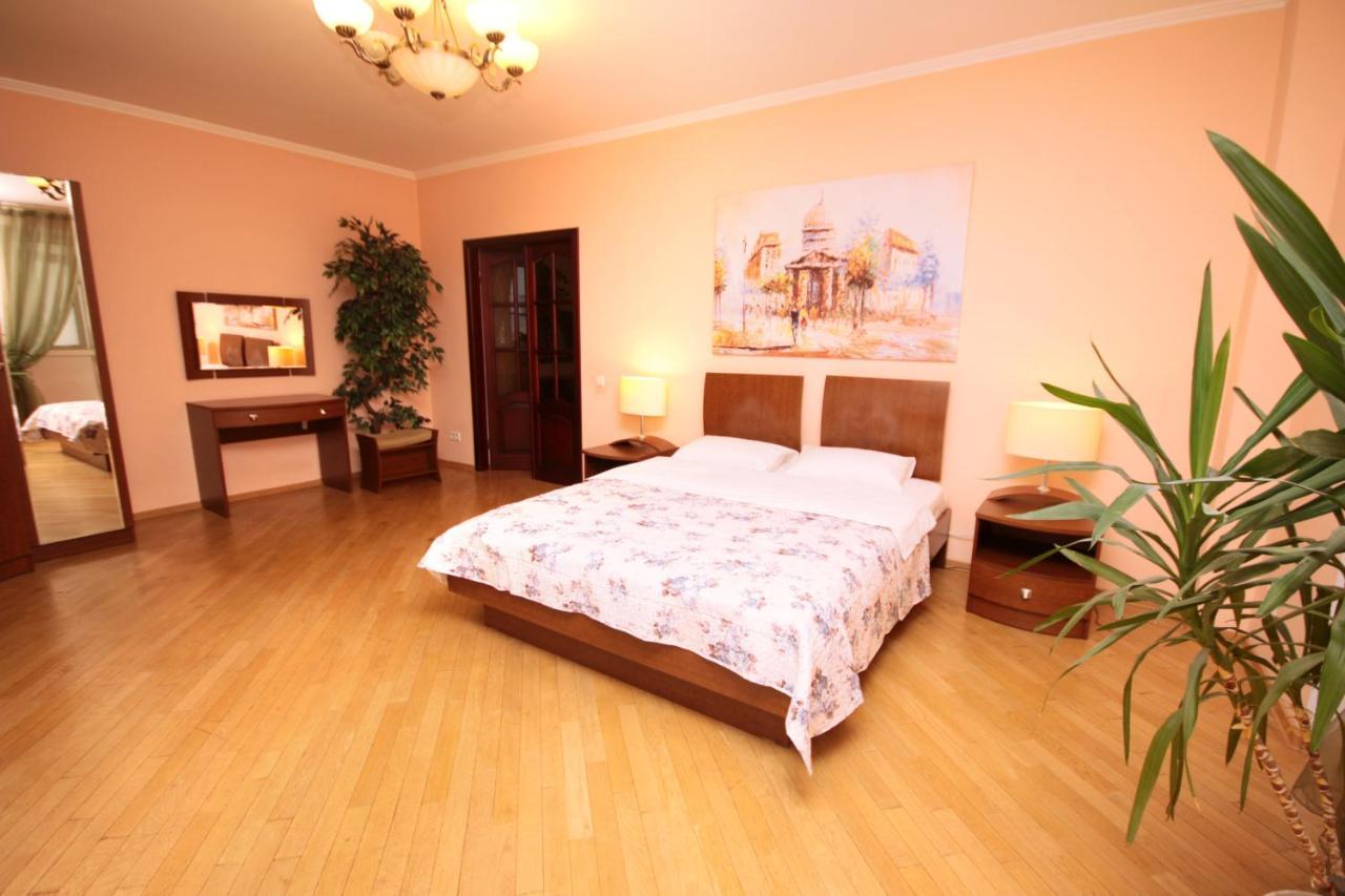 Inn Home Apartments - Livoberezhna Kiev Exterior photo